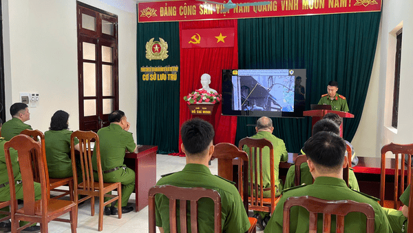 Phòng Cảnh sát PCCC và CNCH phối hợp với Phòng Cảnh sát Thi hành án hình sự và hỗ trợ tư pháp tổ chức buổi huấn luyện nghiệp vụ về phòng cháy, chữa cháy, cứu nạn, cứu hộ đối với cán bộ, chiến sĩ Cơ sở lưu trú