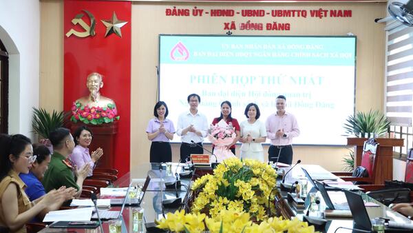 BAN ĐẠI DIỆN HĐQT NHCSXH XÃ ĐỒNG ĐĂNG HỌP PHIÊN THỨ NHẤT