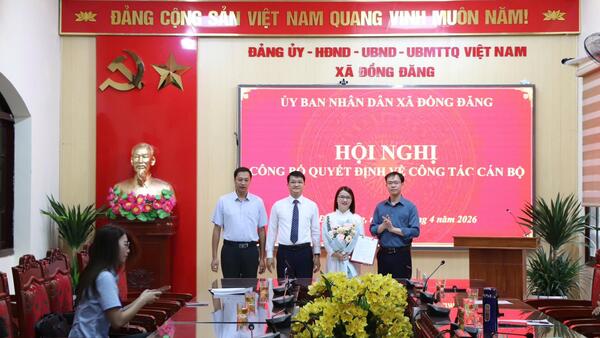 CÔNG BỐ QUYẾT ĐỊNH TIẾP NHẬN, BỔ NHIỆM PHÓ TRƯỞNG PHÒNG KINH TẾ