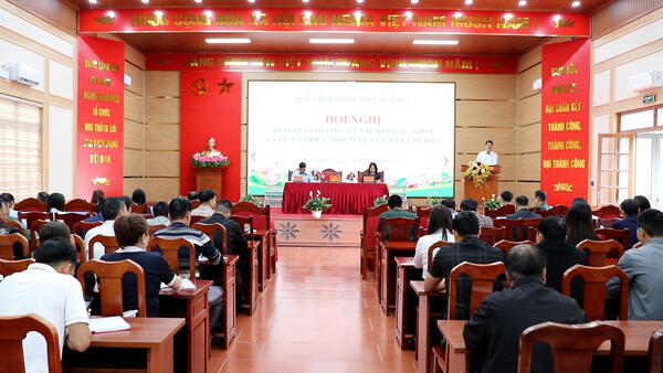 HỘI NGHỊ XEM XÉT PHƯƠNG ÁN SẮP XẾP CÁC THÔN