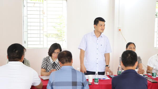 Thường trực Đảng ủy xã làm việc với thôn Tam Lung