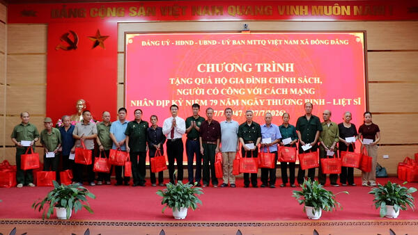 Đồng Đăng tổ chức chương trình tri ân, tặng quà gia đình chính sách, người có công nhân dịp ngày 27/7