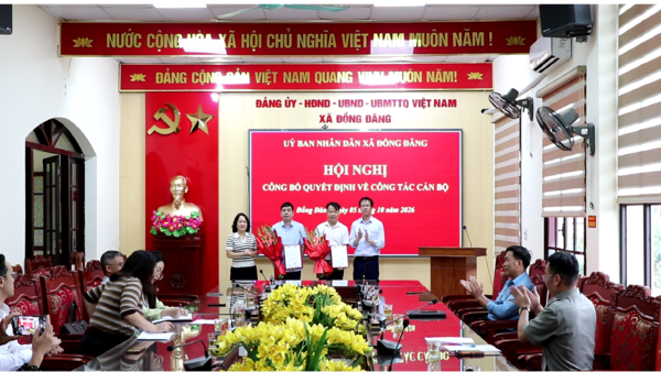 HỘI NGHỊ CÔNG BỐ CÁC QUYẾT ĐỊNH VỀ CÔNG TÁC CÁN BỘ